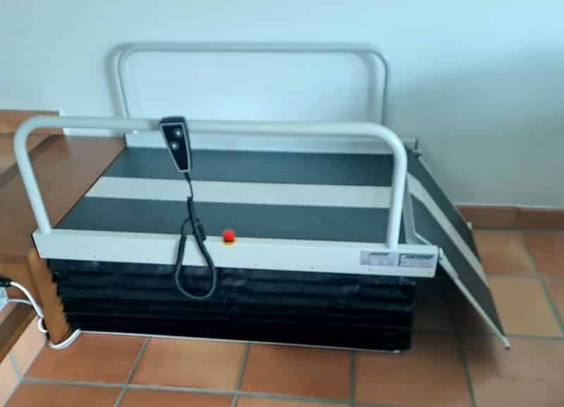 Plateforme élévatrice intérieure à Villars dans la Loire