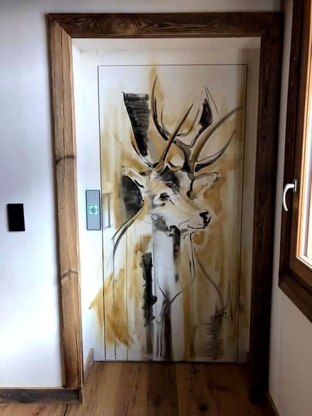 Adeux ascenseurs privatifs électriques dans des chalets à Meribel en Savoie