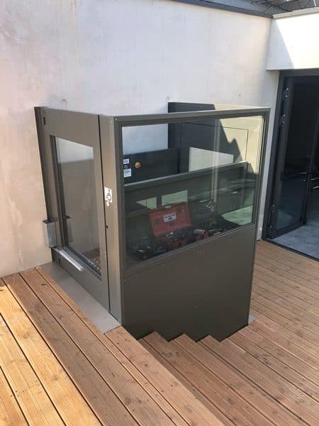Élévateur PMR à Lyon sur le toit d'un immeuble