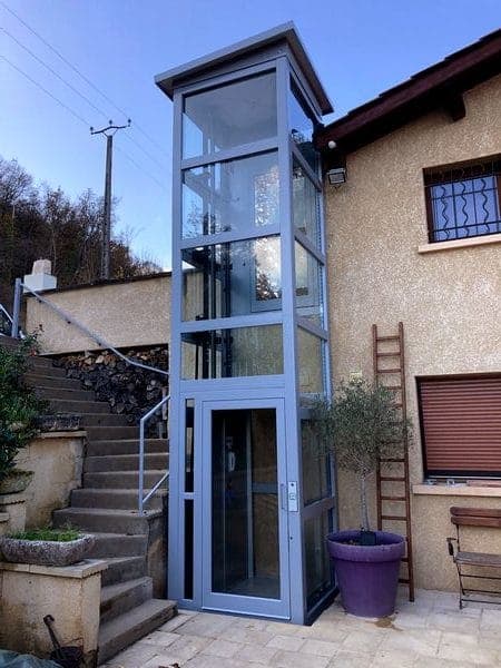 Ascenseur privatif extérieur dans le Rhône à Chessy