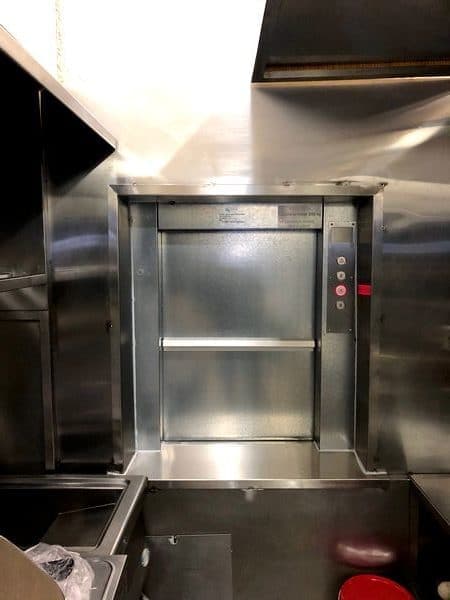 Monte-plat dans une brasserie à Lyon