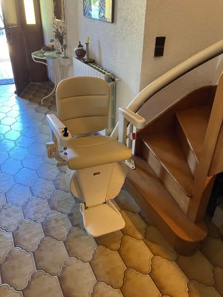 Installation d'un siège monte-escalier dans la Drome près de Romans