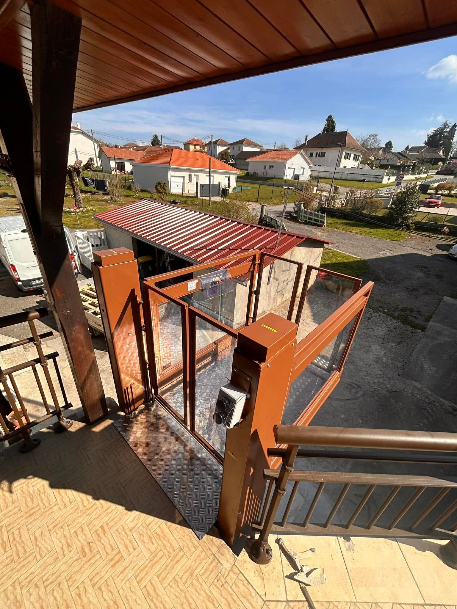 Vue de la plateforme élévatrice à l’étage.
