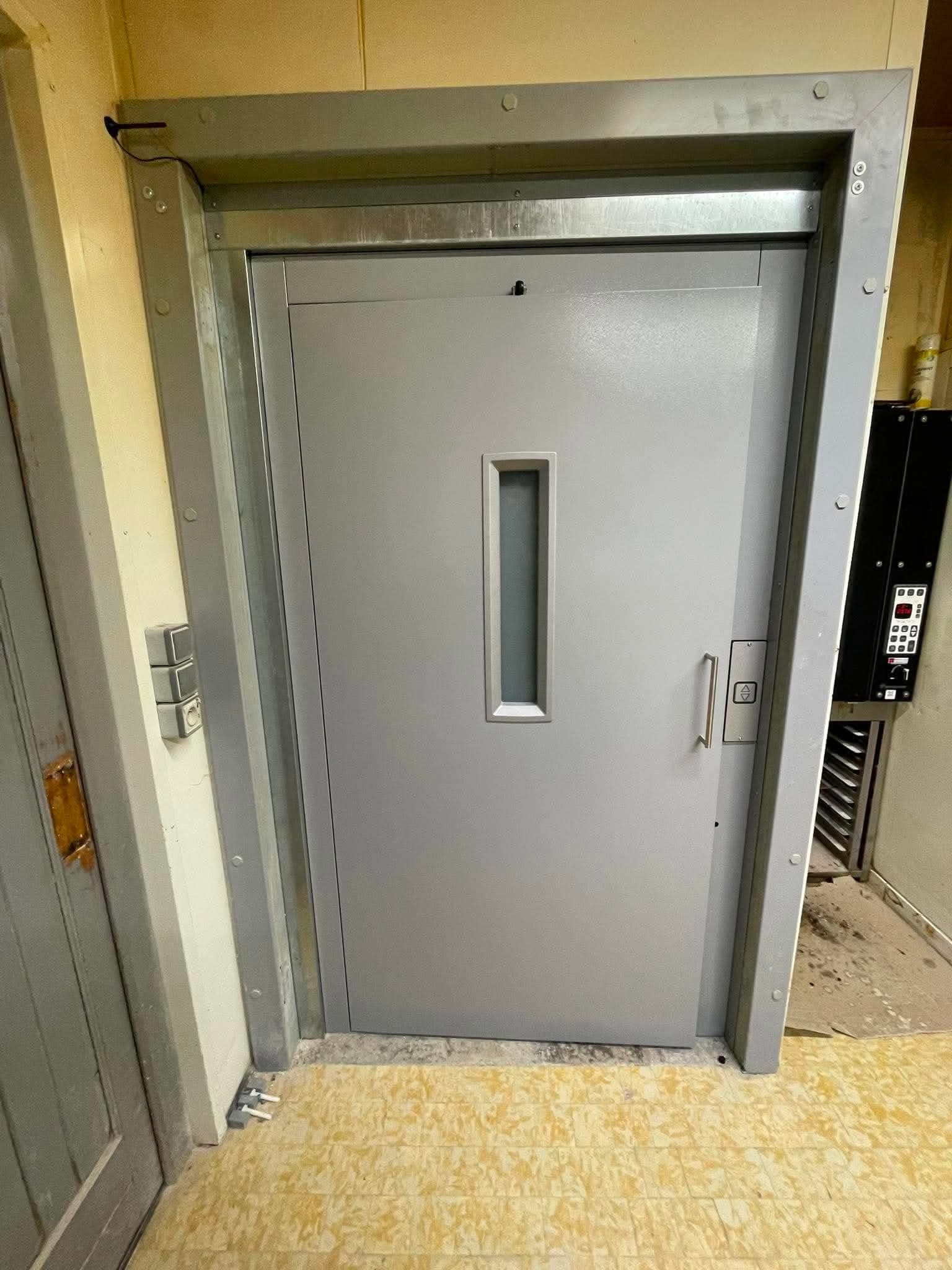 Installation d'un monte-charge - 400kg de charge utile hydraulique