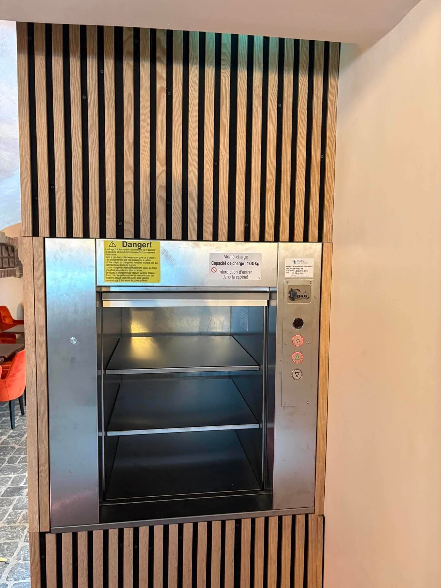 Accès Élévation vient d’installer un monte-plat de notre fabricant BKG France au sein d’un restaurant grenoblois.