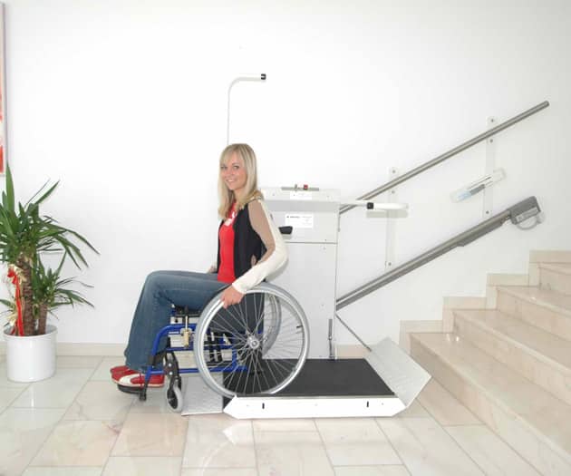 Plateforme monte-escalier pour fauteuil roulant - France Accessibilité