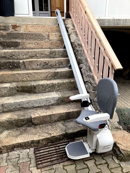 Installation d’un siège monte-escalier droit extérieur à Bogy à coté d’Annonay en Ardèche