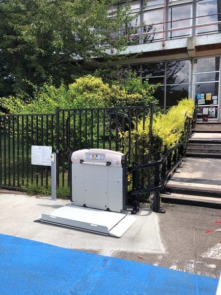 Installation d’une plateforme monte-escalier à Villeurbanne dans le Rhône (69)